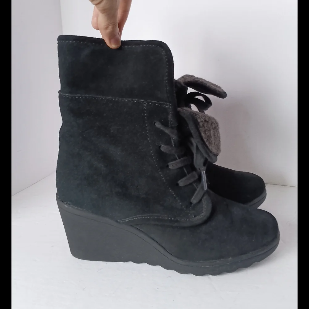 🖤 White Mountain Black Suede Leather Wedge Heels Ankle Boots Wool Laces 6.5